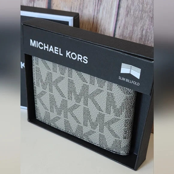 Michael Kors Slim Bifold Wallet NWT Box Included - Picture 2 of 15